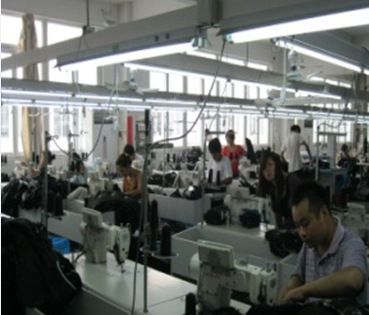 歐美修身簡(jiǎn)潔立領(lǐng)米色PU夾克 時(shí)尚與質(zhì)感的完美結(jié)合